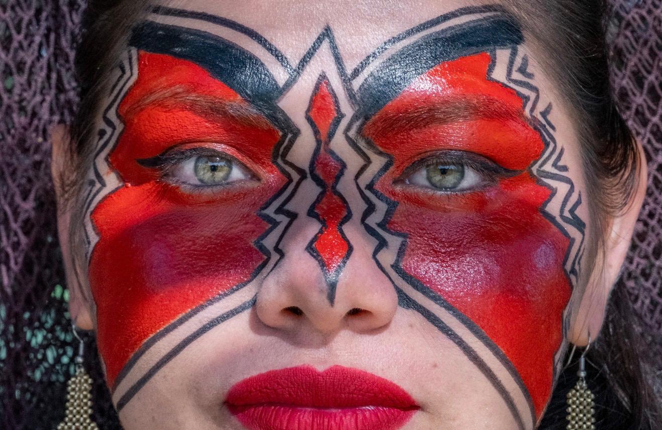 Kenê sacred geometry painted on the face
